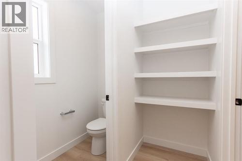 12 Trinity Street, Lacombe, AB - Indoor