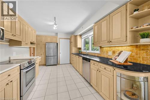 128 Oneida Boulevard, Ancaster, ON - Indoor Photo Showing Kitchen
