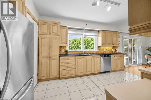 128 Oneida Boulevard, Ancaster, ON - Indoor Photo Showing Kitchen