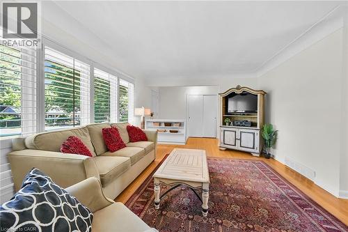 128 Oneida Boulevard, Ancaster, ON - Indoor Photo Showing Living Room