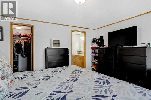 10914 96 Street, Clairmont, AB - Indoor Photo Showing Bedroom