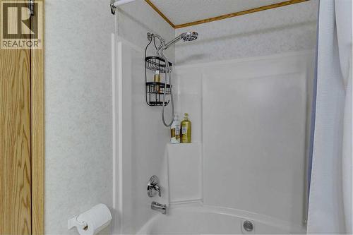 10914 96 Street, Clairmont, AB - Indoor Photo Showing Bathroom