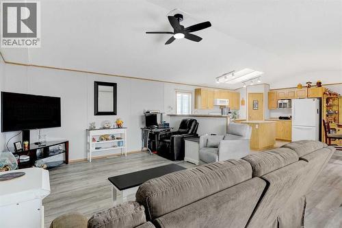 10914 96 Street, Clairmont, AB - Indoor Photo Showing Living Room