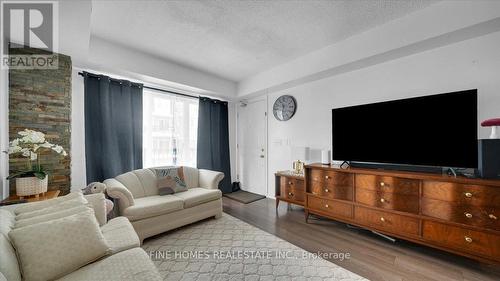 2072 - 3041 Finch Avenue W, Toronto, ON - Indoor Photo Showing Living Room