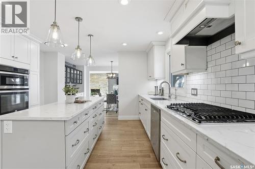 315 Isabella Street E, Saskatoon, SK - Indoor Photo Showing Kitchen With Upgraded Kitchen