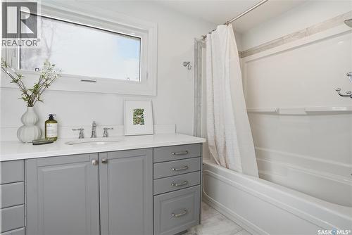 315 Isabella Street E, Saskatoon, SK - Indoor Photo Showing Bathroom