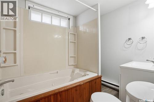 1910 Ewart Avenue, Saskatoon, SK - Indoor Photo Showing Bathroom