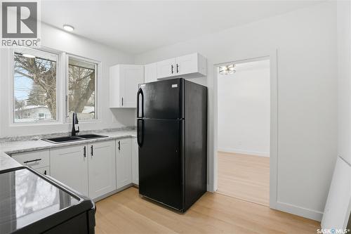 1910 Ewart Avenue, Saskatoon, SK - Indoor Photo Showing Kitchen With Double Sink