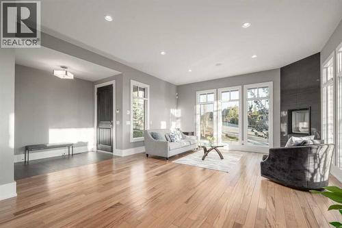 16 Spring Valley Way Sw, Calgary, AB - Indoor Photo Showing Living Room