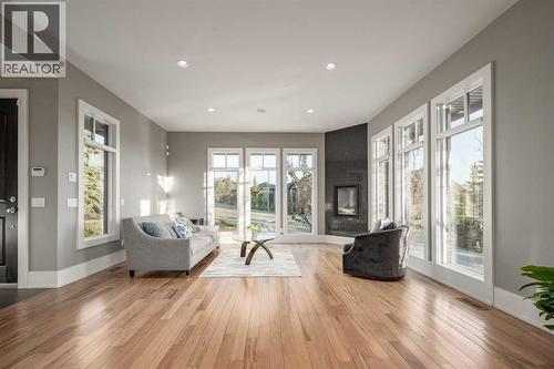 16 Spring Valley Way Sw, Calgary, AB - Indoor