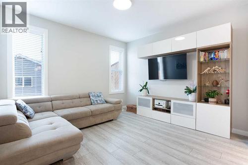 46 Evanston Hill Nw, Calgary, AB - Indoor Photo Showing Living Room
