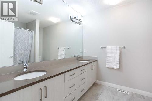 46 Evanston Hill Nw, Calgary, AB - Indoor Photo Showing Bathroom