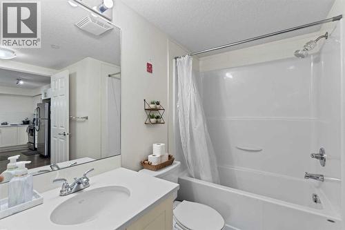 2313, 99 Copperstone Park Se, Calgary, AB - Indoor Photo Showing Bathroom