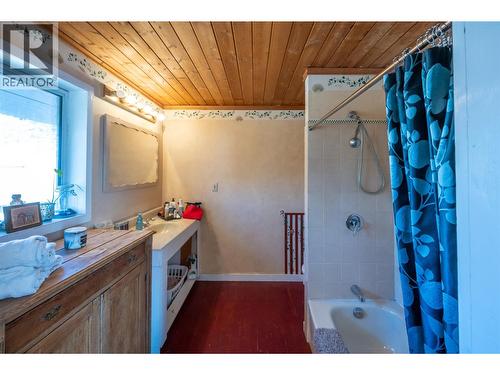 Private Ensuite for Main Bedroom. - 22797 Garnet Valley Road, Summerland, BC - Indoor Photo Showing Bathroom