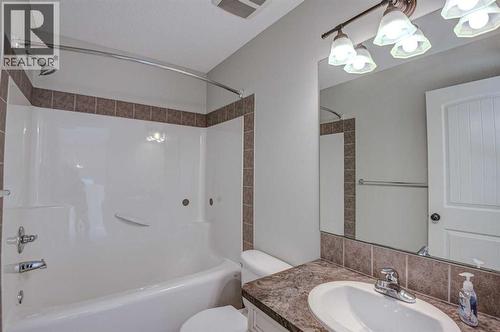 40 Prestwick Manor Se, Calgary, AB - Indoor Photo Showing Bathroom