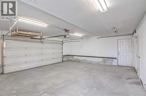 40 Prestwick Manor Se, Calgary, AB - Indoor Photo Showing Garage