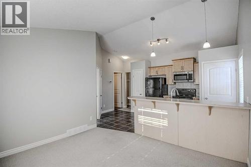 40 Prestwick Manor Se, Calgary, AB - Indoor Photo Showing Kitchen
