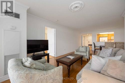 705 - 880 Grandview Way, Toronto, ON - Indoor Photo Showing Living Room