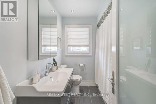 195 Berry Road, Toronto, ON - Indoor Photo Showing Bathroom