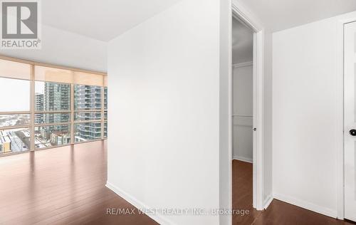 1510 - 50 Eglinton Avenue W, Mississauga, ON - Indoor Photo Showing Other Room