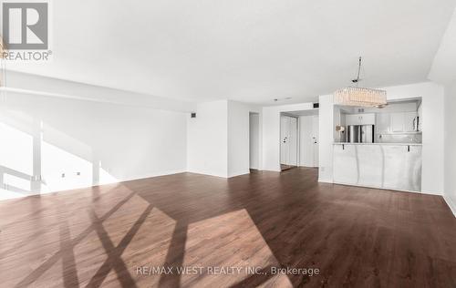 1510 - 50 Eglinton Avenue W, Mississauga, ON - Indoor Photo Showing Kitchen