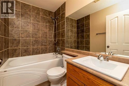 6519 35 Street, Lloydminster, AB - Indoor Photo Showing Bathroom