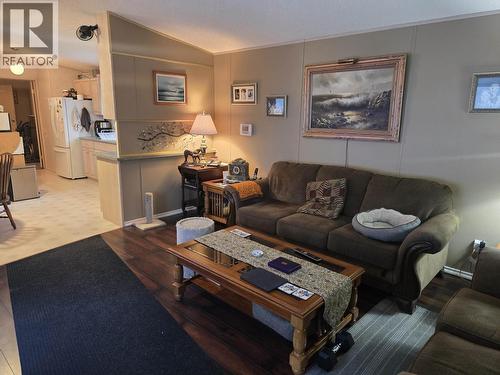 1483 Cody Dale Road, Quesnel, BC - Indoor Photo Showing Living Room