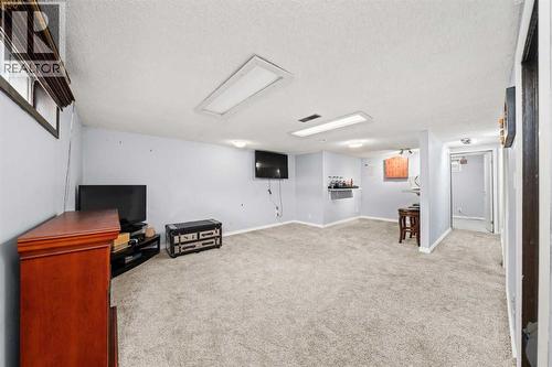 2219 40 Street Se, Calgary, AB - Indoor