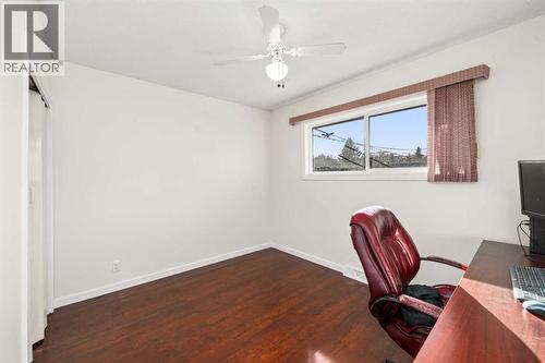 2219 40 Street Se, Calgary, AB - Indoor Photo Showing Office