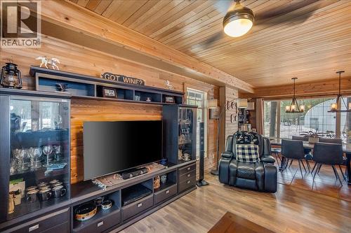 4453 Passmore Upper Road, Passmore, BC - Indoor Photo Showing Other Room