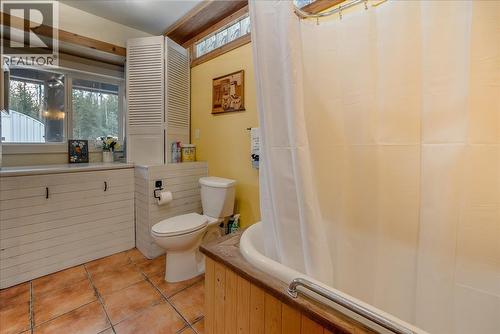 4453 Passmore Upper Road, Passmore, BC - Indoor Photo Showing Bathroom