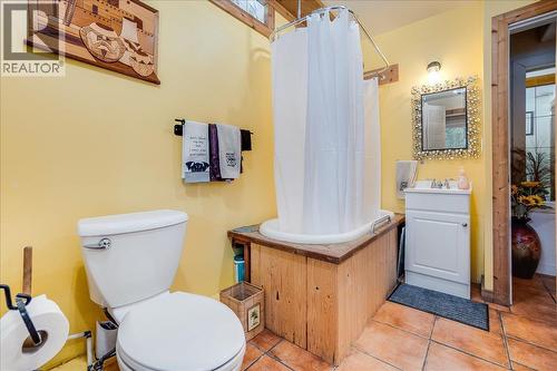 4453 Passmore Upper Road, Passmore, BC - Indoor Photo Showing Bathroom