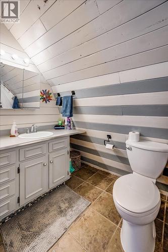4453 Passmore Upper Road, Passmore, BC - Indoor Photo Showing Bathroom