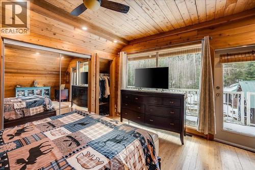4453 Passmore Upper Road, Passmore, BC - Indoor Photo Showing Bedroom