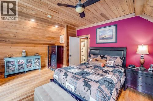 4453 Passmore Upper Road, Passmore, BC - Indoor Photo Showing Bedroom