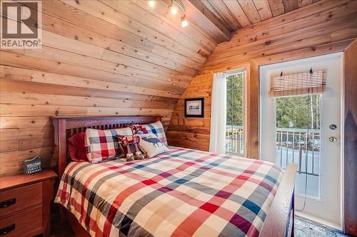 4453 Passmore Upper Road, Passmore, BC - Indoor Photo Showing Bedroom