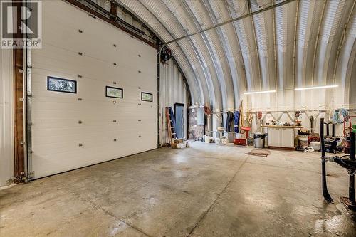 4453 Passmore Upper Road, Passmore, BC - Indoor Photo Showing Garage