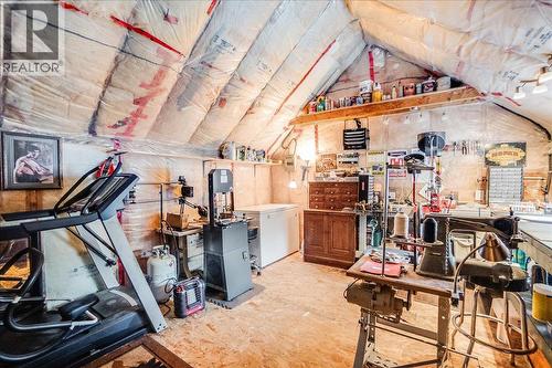 4453 Passmore Upper Road, Passmore, BC - Indoor