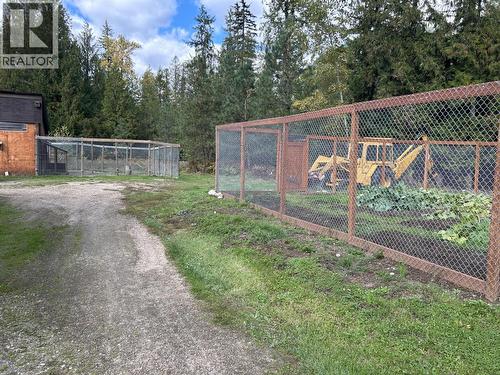 4453 Passmore Upper Road, Passmore, BC - Outdoor