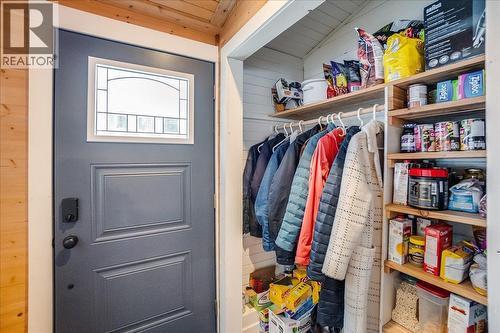 4453 Passmore Upper Road, Passmore, BC - Indoor With Storage