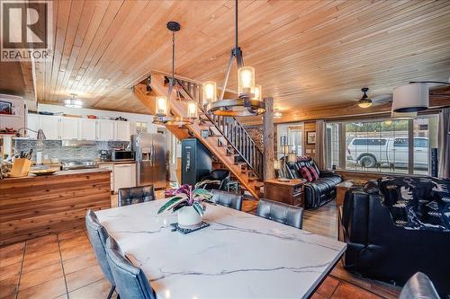 4453 Passmore Upper Road, Passmore, BC - Indoor Photo Showing Other Room