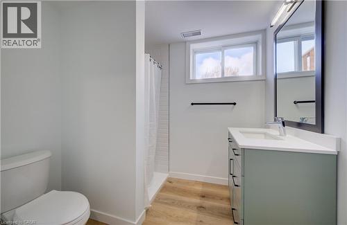 24 Alderney Avenue, Hamilton, ON - Indoor Photo Showing Bathroom