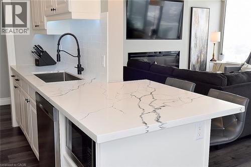 75 Queen Street N Unit# 1707, Hamilton, ON - Indoor Photo Showing Kitchen