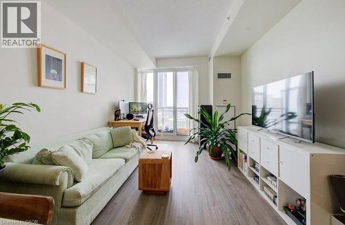 85 Duke Street W Unit# 1007, Kitchener, ON - Indoor Photo Showing Living Room