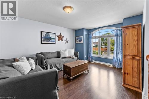 8 Lindan Street, Smithville, ON - Indoor Photo Showing Living Room