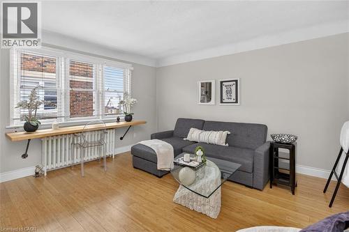 285 Bold Street Unit# 11, Hamilton, ON - Indoor Photo Showing Living Room