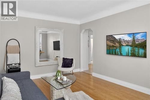 285 Bold Street Unit# 11, Hamilton, ON - Indoor Photo Showing Living Room