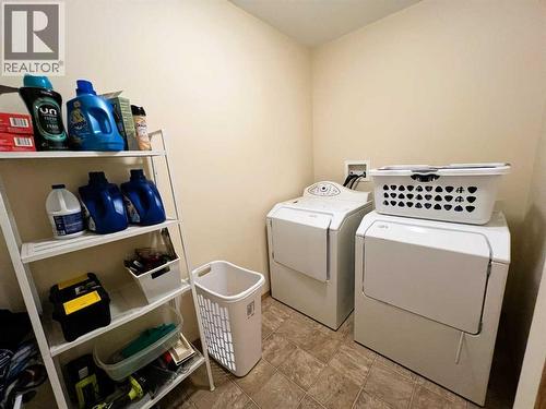 494 Hilton Crescent Ne, Medicine Hat, AB - Indoor Photo Showing Laundry Room