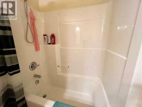 494 Hilton Crescent Ne, Medicine Hat, AB - Indoor Photo Showing Bathroom