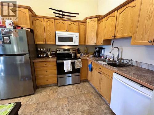 494 Hilton Crescent Ne, Medicine Hat, AB - Indoor Photo Showing Kitchen With Double Sink